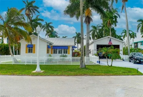 204 Allen Ave, Everglades City, FL 34139 - #: 224101418