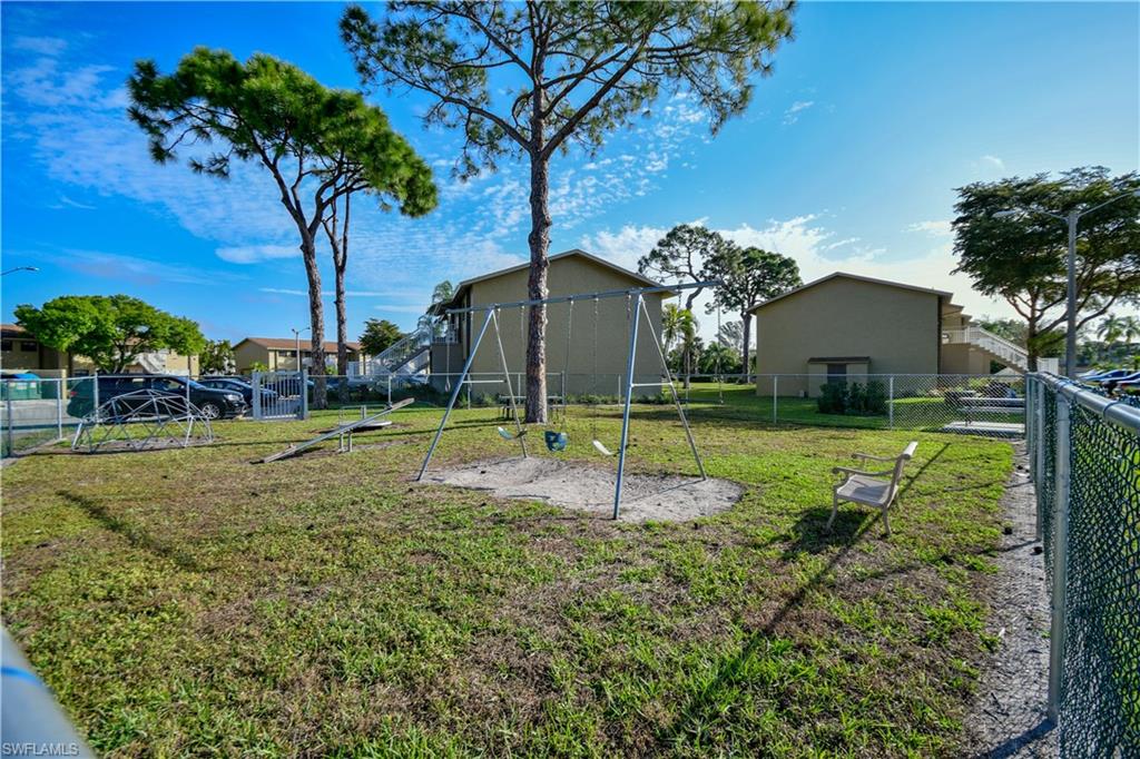 LOCHMOOR VILLAS - Residential