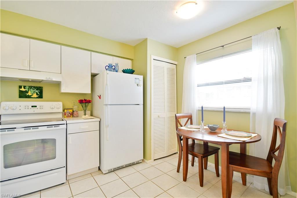 LOCHMOOR VILLAS - Residential