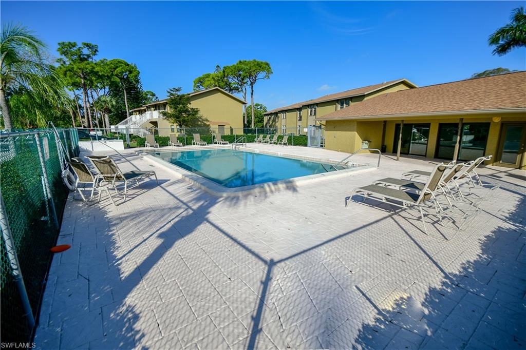 LOCHMOOR VILLAS - Residential