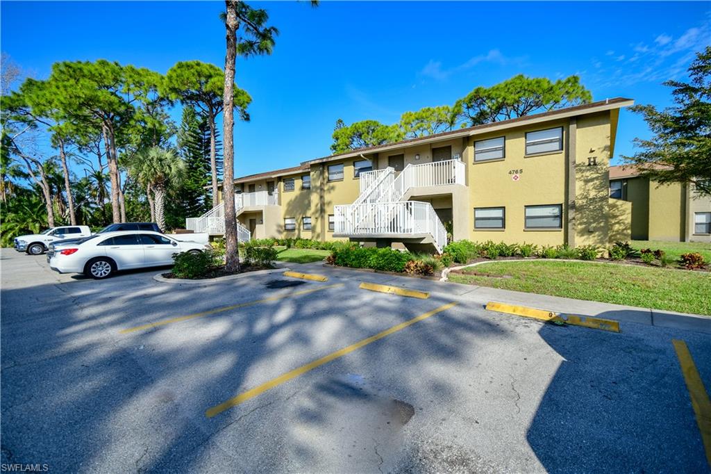 LOCHMOOR VILLAS - Residential