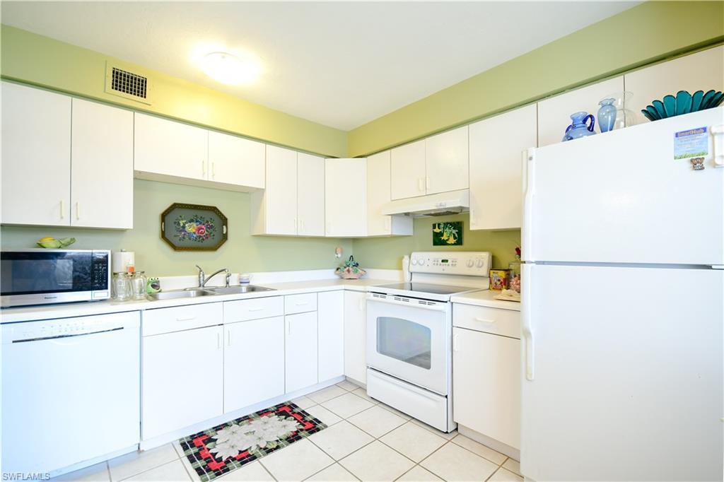 LOCHMOOR VILLAS - Residential