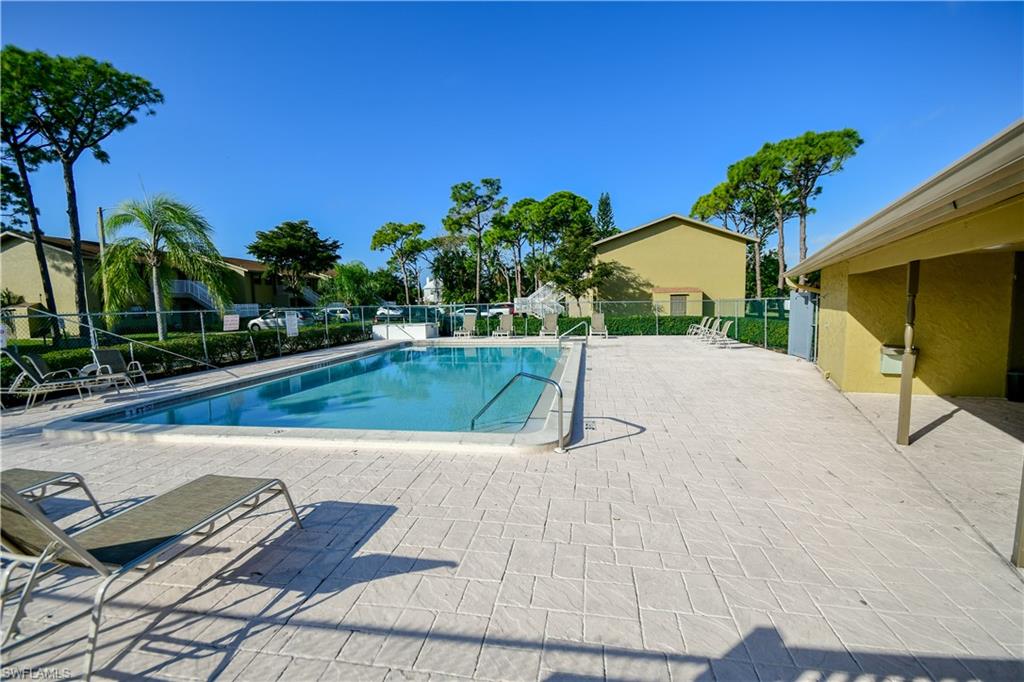 LOCHMOOR VILLAS - Residential