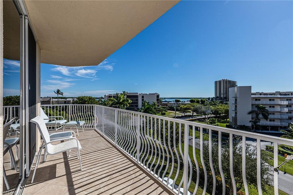 COURTYARD TOWERS - Residential