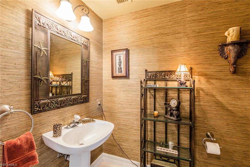 COURTYARD TOWERS - Residential