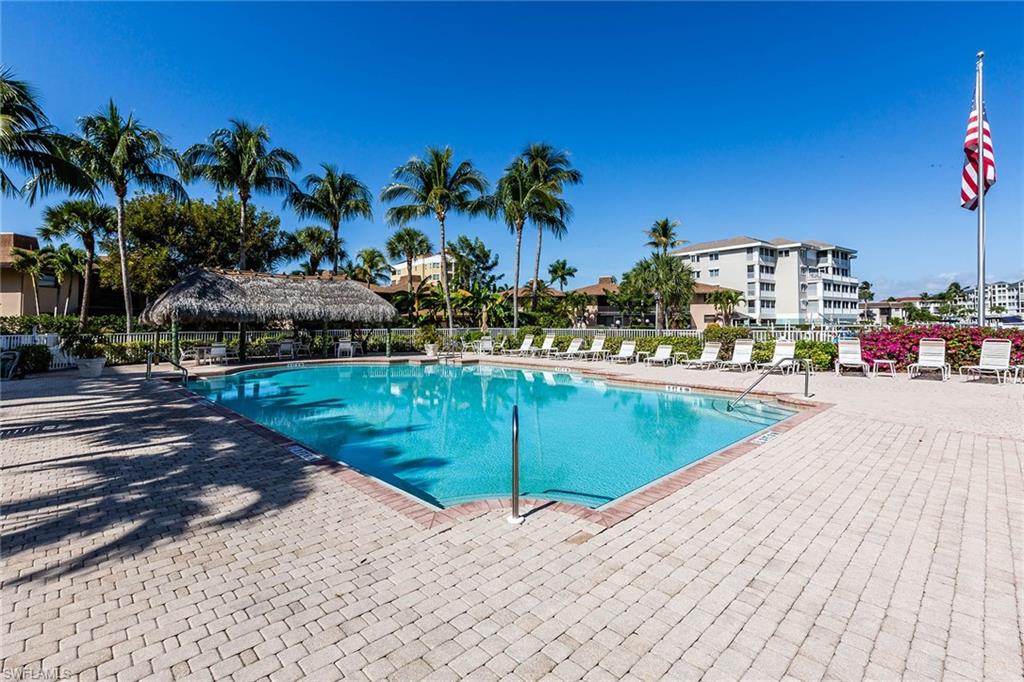 COURTYARD TOWERS - Residential