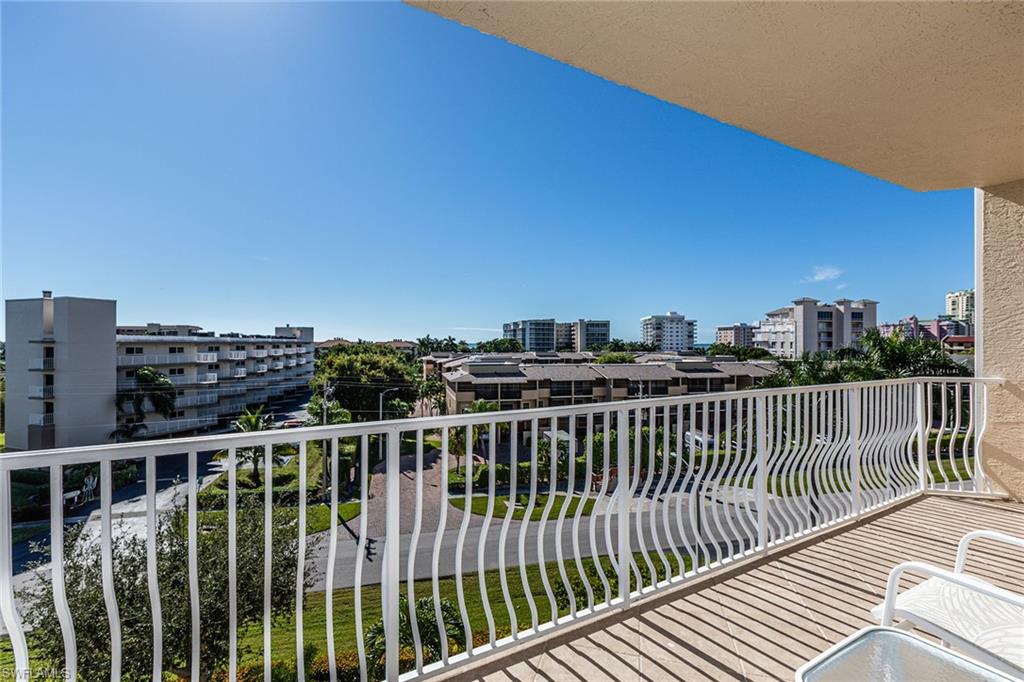 COURTYARD TOWERS - Residential