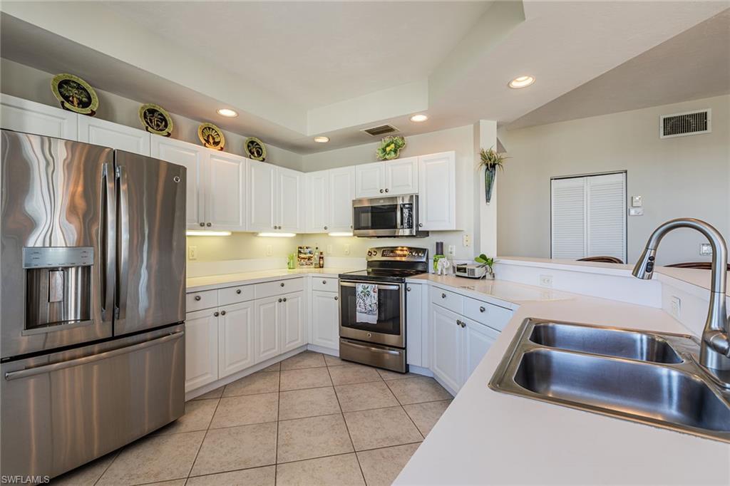 COURTYARD TOWERS - Residential