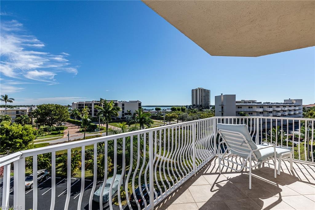 COURTYARD TOWERS - Residential