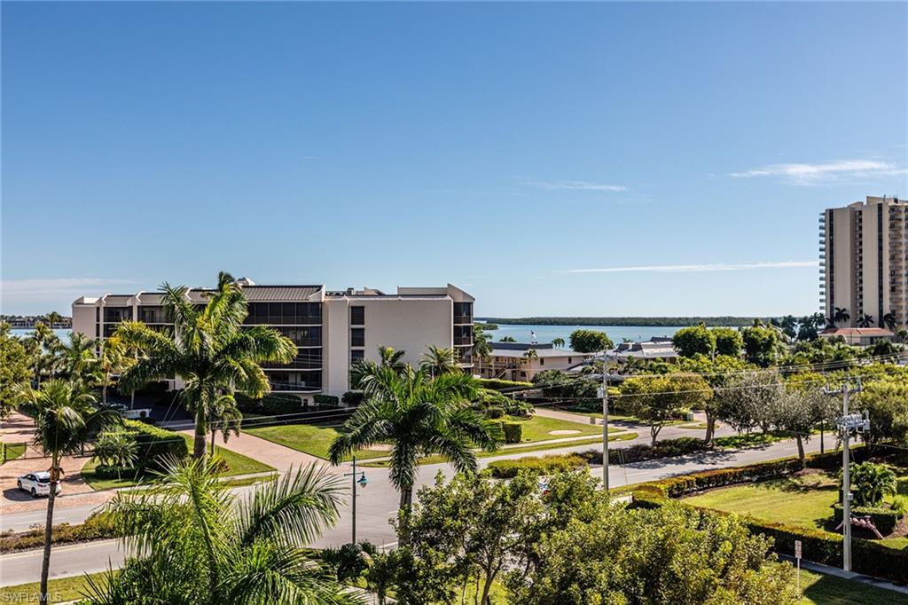 COURTYARD TOWERS - Residential