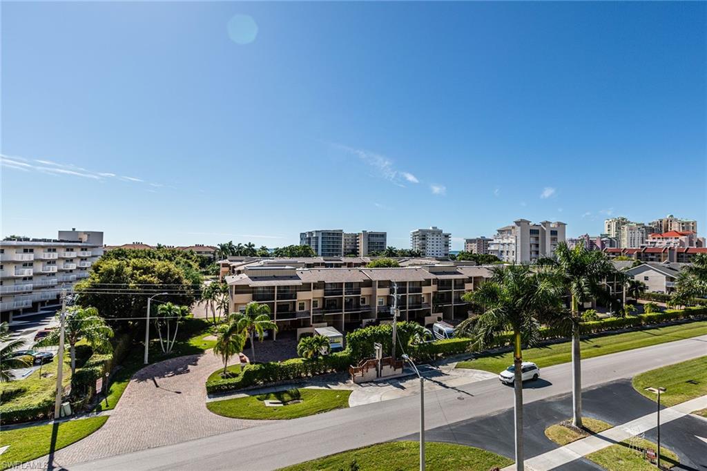 COURTYARD TOWERS - Residential