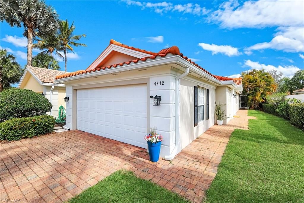 Photo of 4272 Redonda LN, NAPLES, FL 34119 (MLS # 226010349)