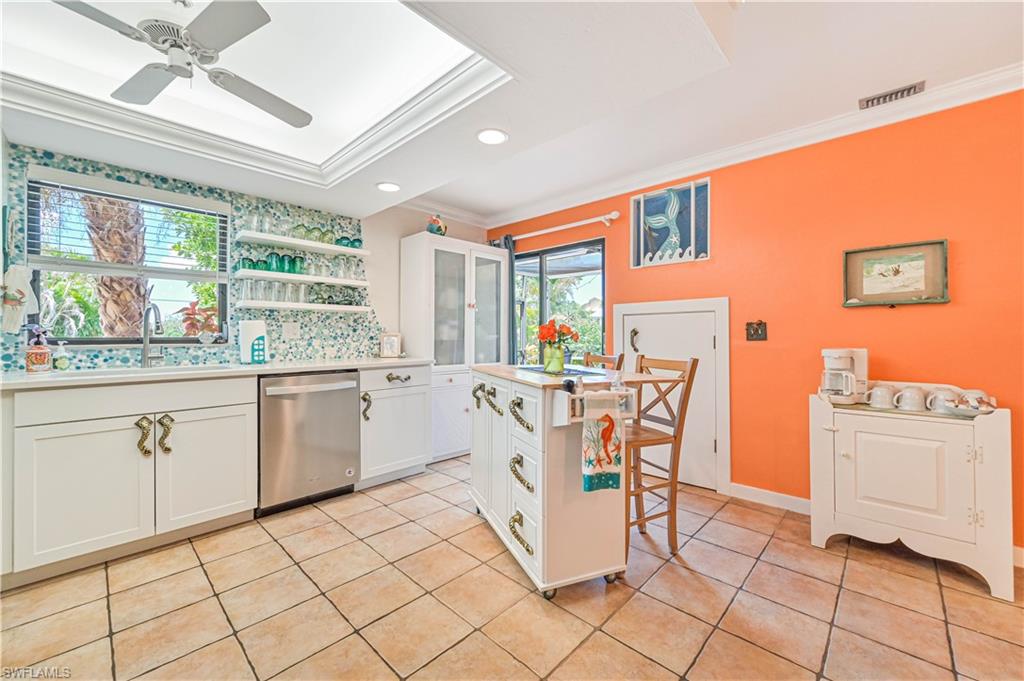 SIESTA PINES - Residential