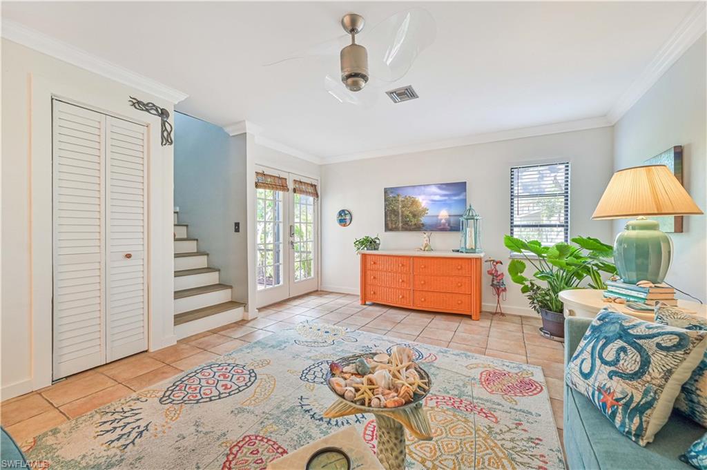 SIESTA PINES - Residential