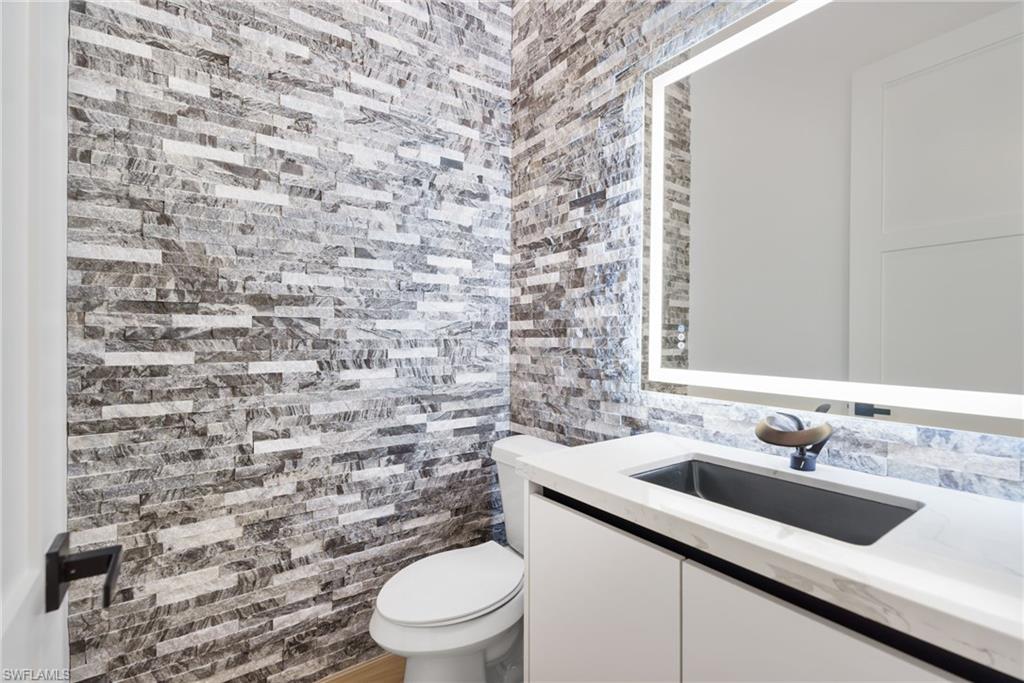 LIVINGSTON WOODS - Residential