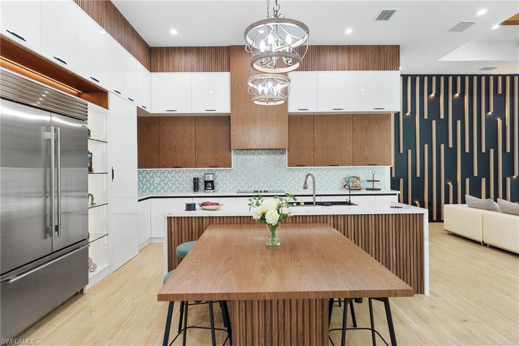 LIVINGSTON WOODS - Residential