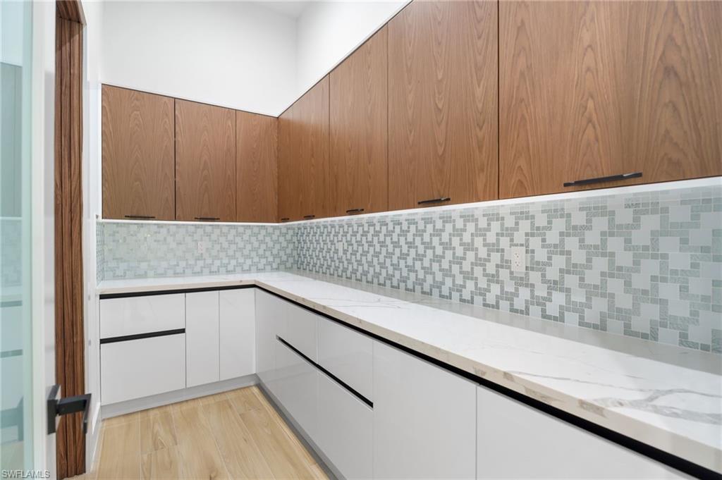 LIVINGSTON WOODS - Residential