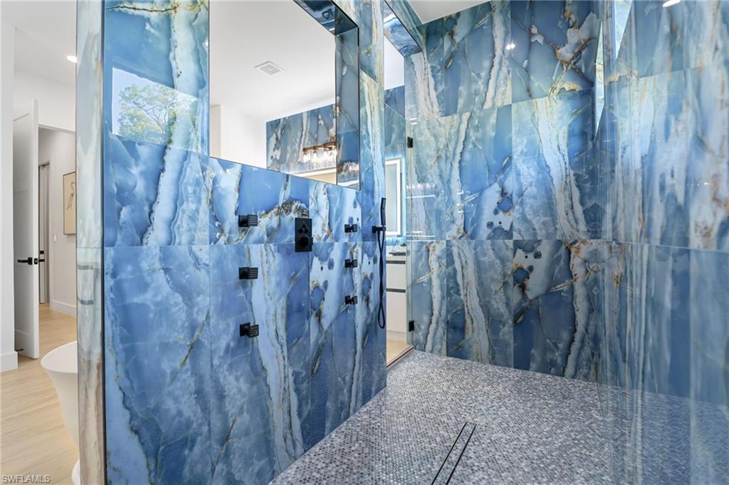 LIVINGSTON WOODS - Residential