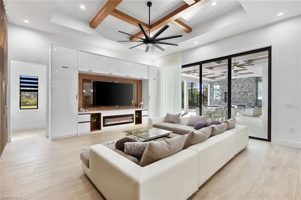 LIVINGSTON WOODS - Residential