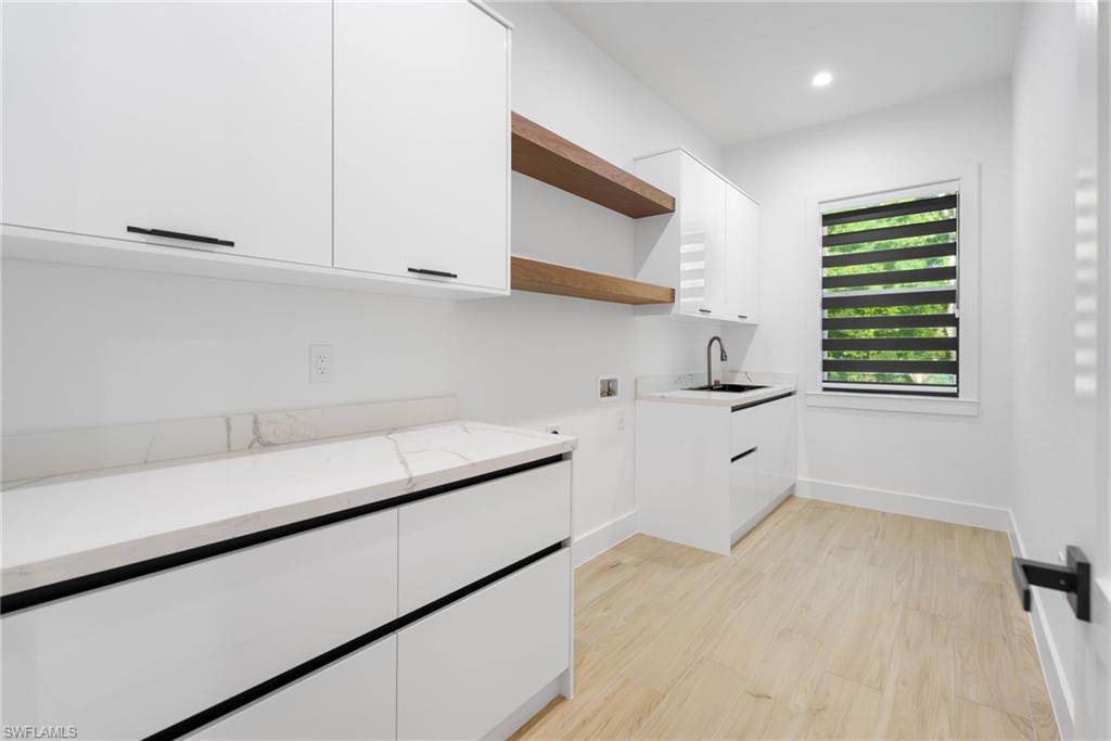 LIVINGSTON WOODS - Residential