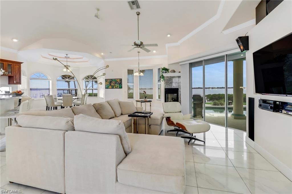 ADMIRALTY YACHT & RACQUET CLUB - Residential