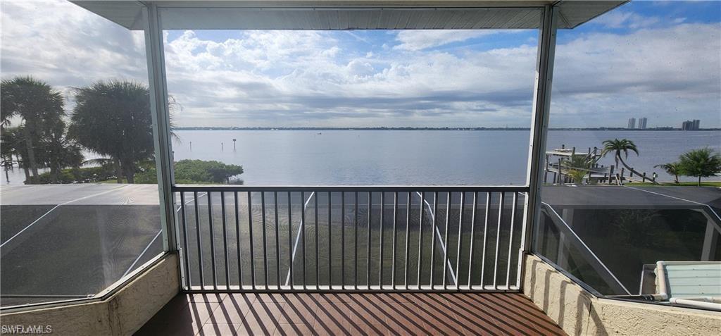 ADMIRALTY YACHT & RACQUET CLUB - Residential