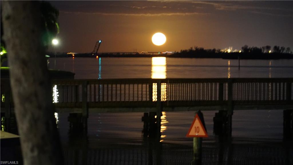 ADMIRALTY YACHT & RACQUET CLUB - Residential