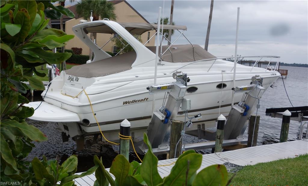 ADMIRALTY YACHT & RACQUET CLUB - Residential