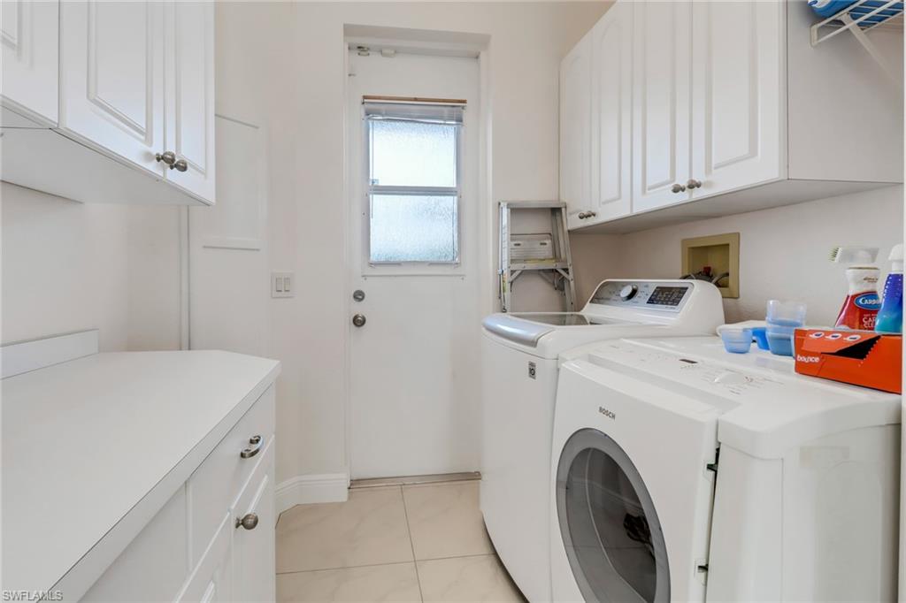 ADMIRALTY YACHT & RACQUET CLUB - Residential