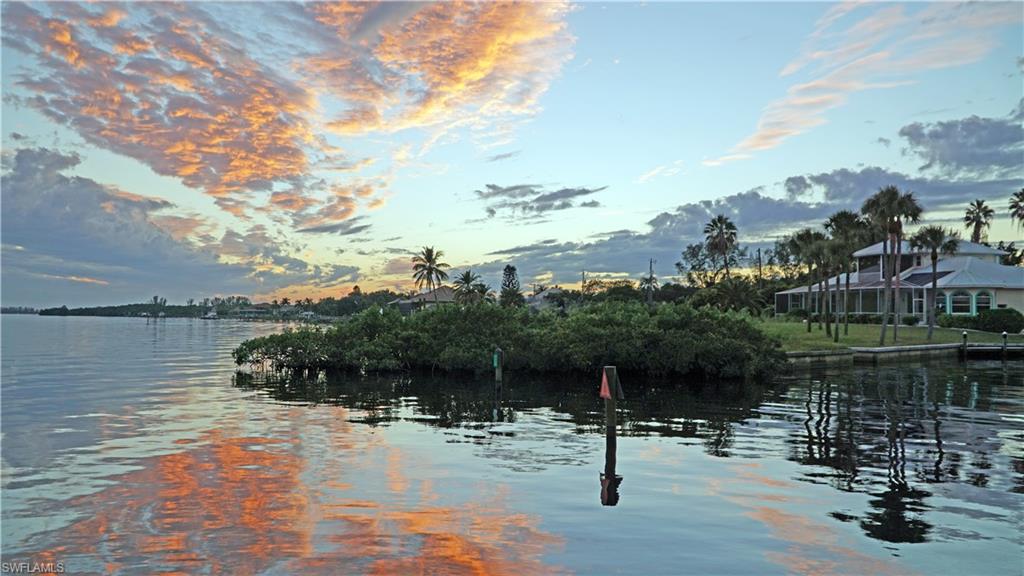 ADMIRALTY YACHT & RACQUET CLUB - Residential