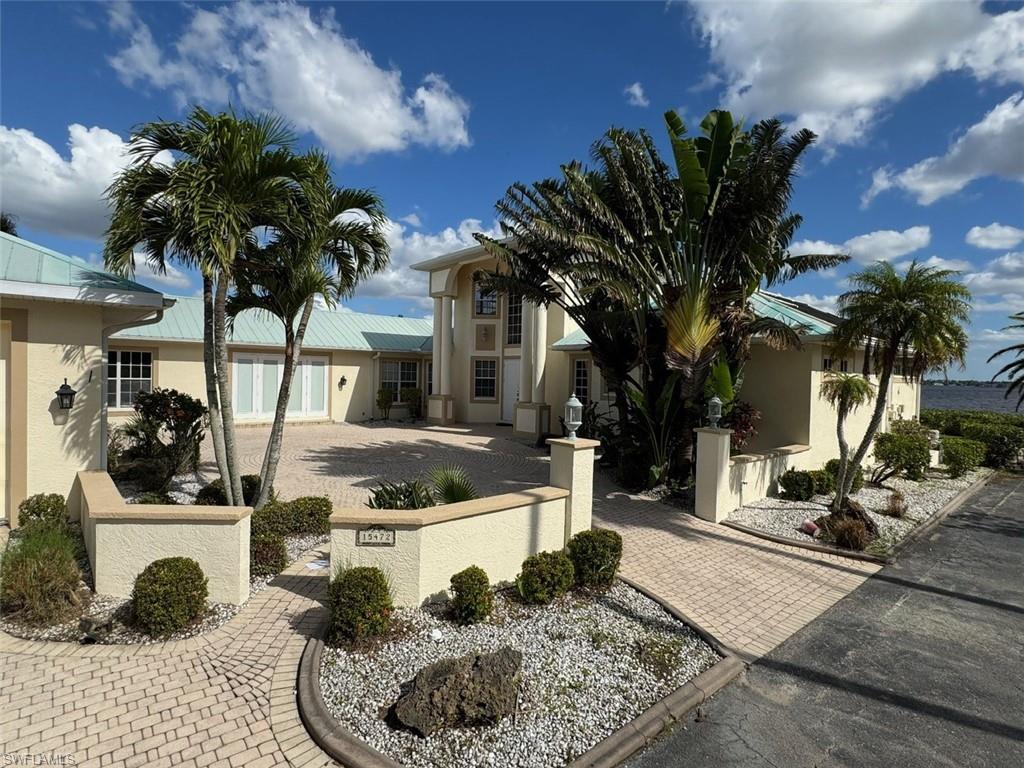 ADMIRALTY YACHT & RACQUET CLUB - Residential