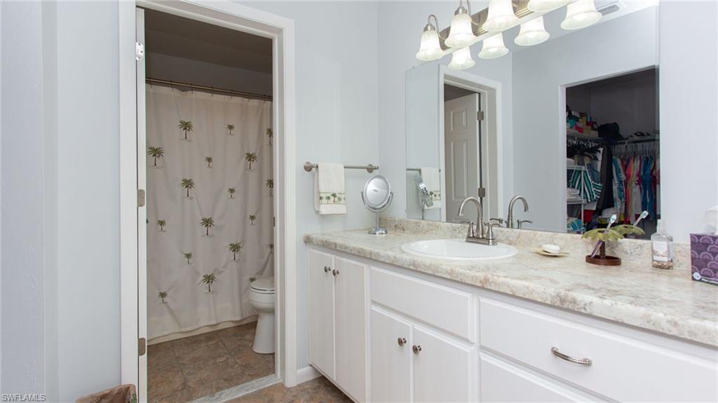 ADMIRALTY YACHT & RACQUET CLUB - Residential