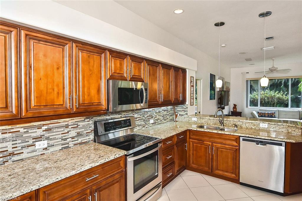 OAK COLONY - Residential