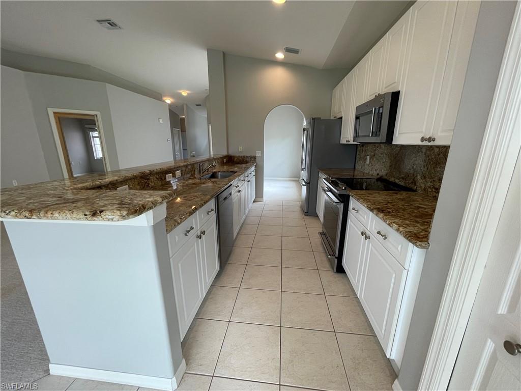 COLONIAL LINKS - Residential Lease