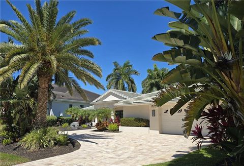Photo of 557 Parkwood LN, NAPLES, FL 34103 (MLS # 226015437)