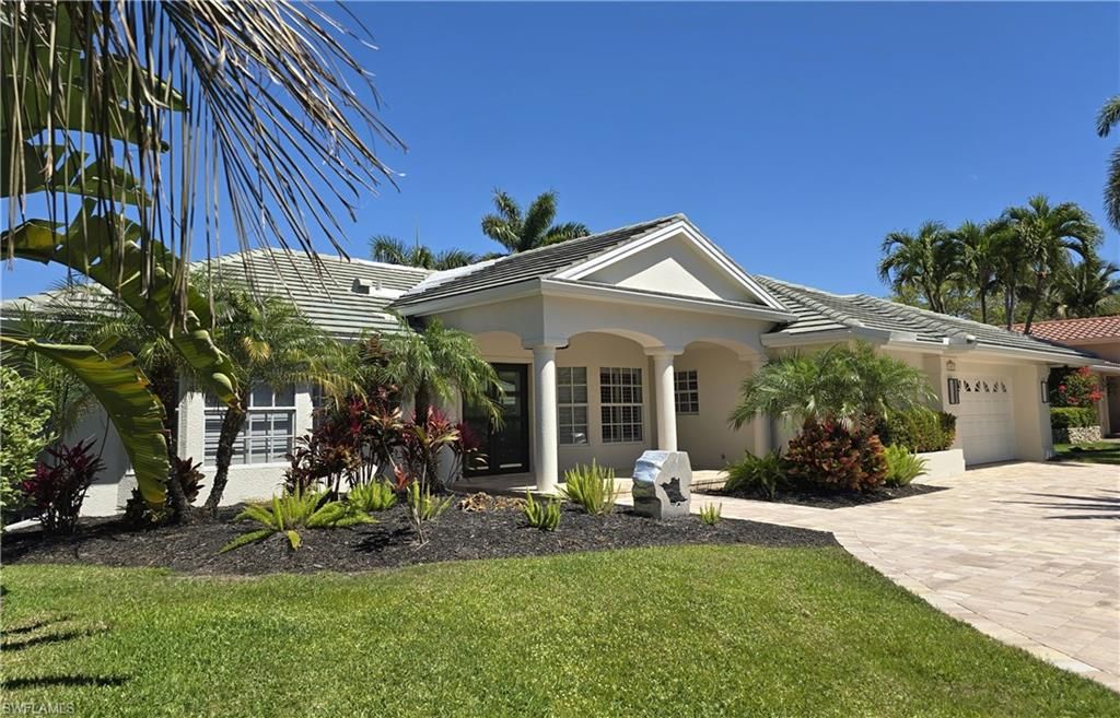 Photo of 557 Parkwood LN, NAPLES, FL 34103 (MLS # 226015437)