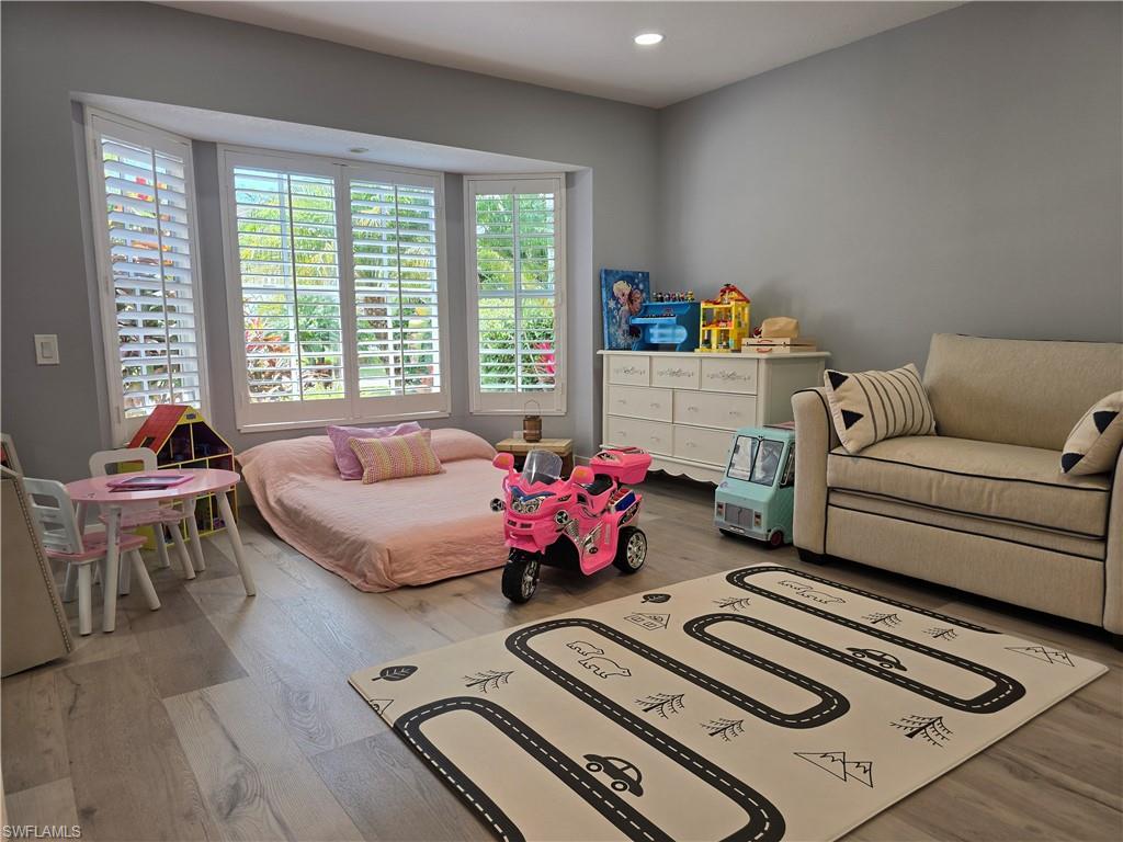 PARK SHORE - Residential