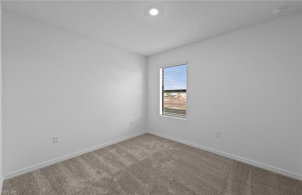 WHISPERING LAKES - Residential