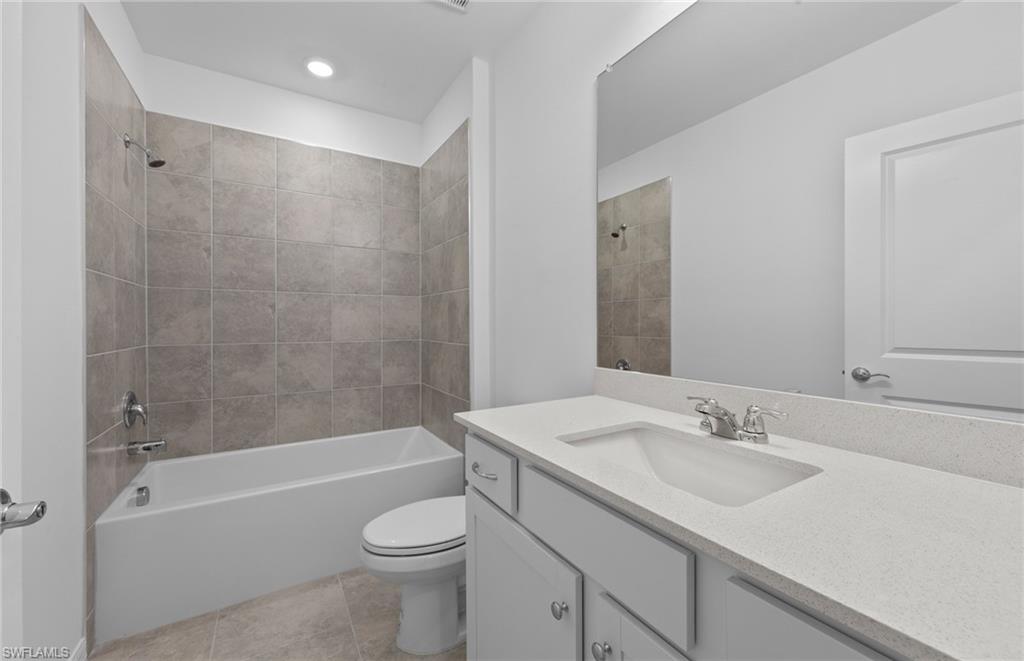 WHISPERING LAKES - Residential