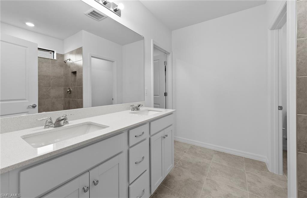 WHISPERING LAKES - Residential