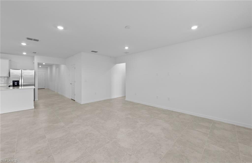 WHISPERING LAKES - Residential