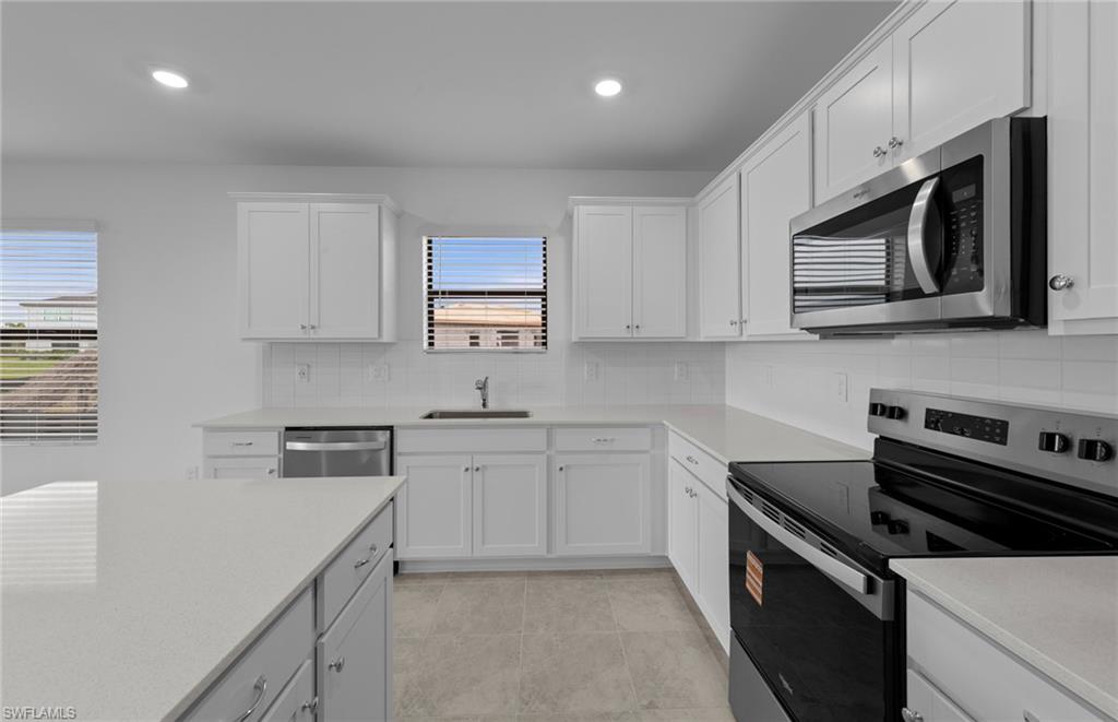 WHISPERING LAKES - Residential