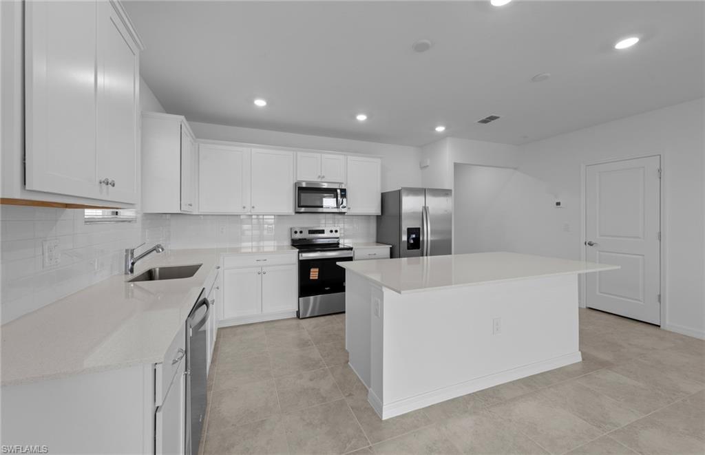 WHISPERING LAKES - Residential