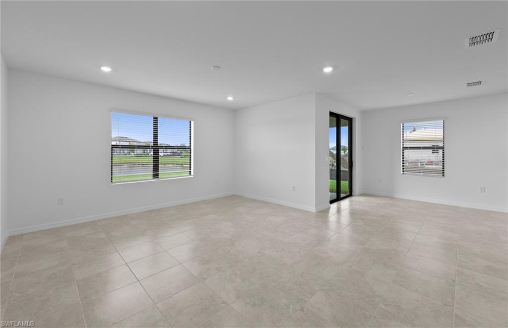 WHISPERING LAKES - Residential