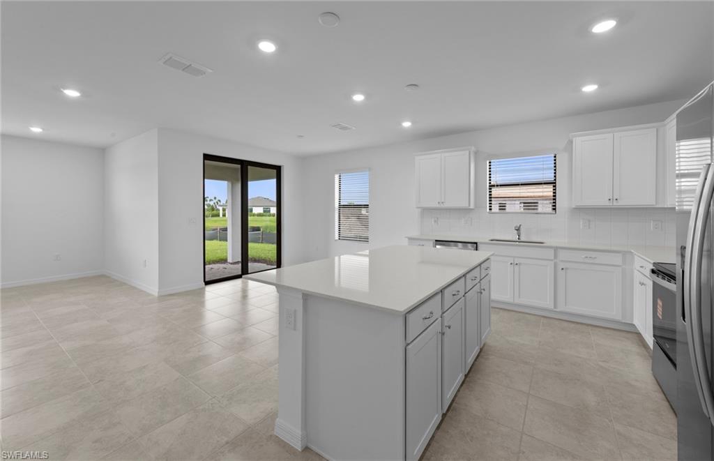 WHISPERING LAKES - Residential