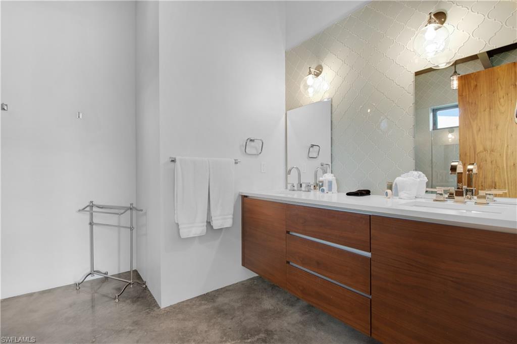 MARCO BEACH - Residential