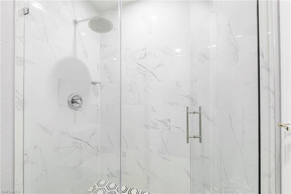 ROYAL WOODS - Residential