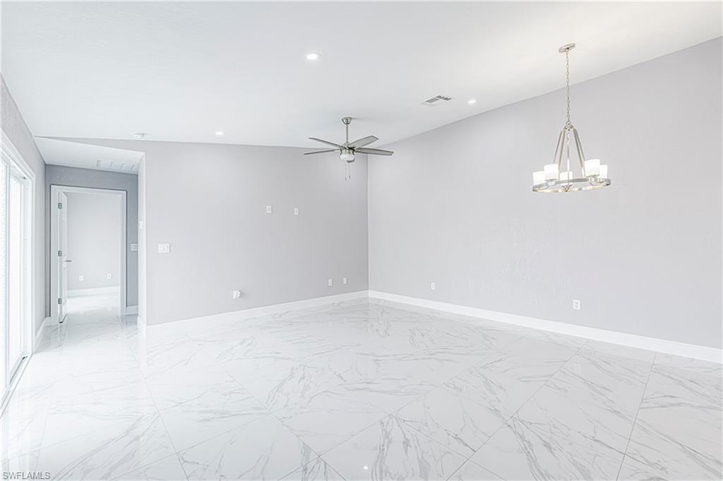 ROYAL WOODS - Residential