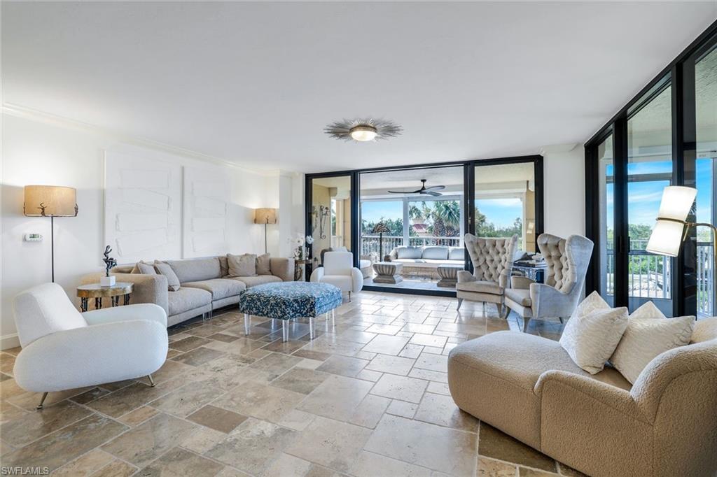 6597 Nicholas BLVD 306