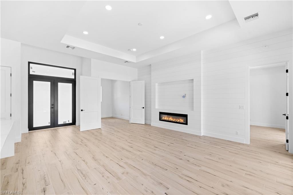 GOLDEN GATE ESTATES - Residential